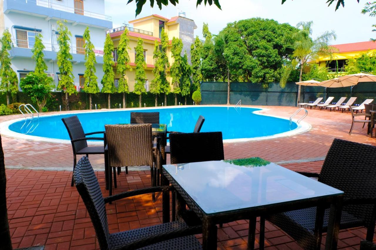 Paklihwa Hotel Nirvana By Luxury International מראה חיצוני תמונה