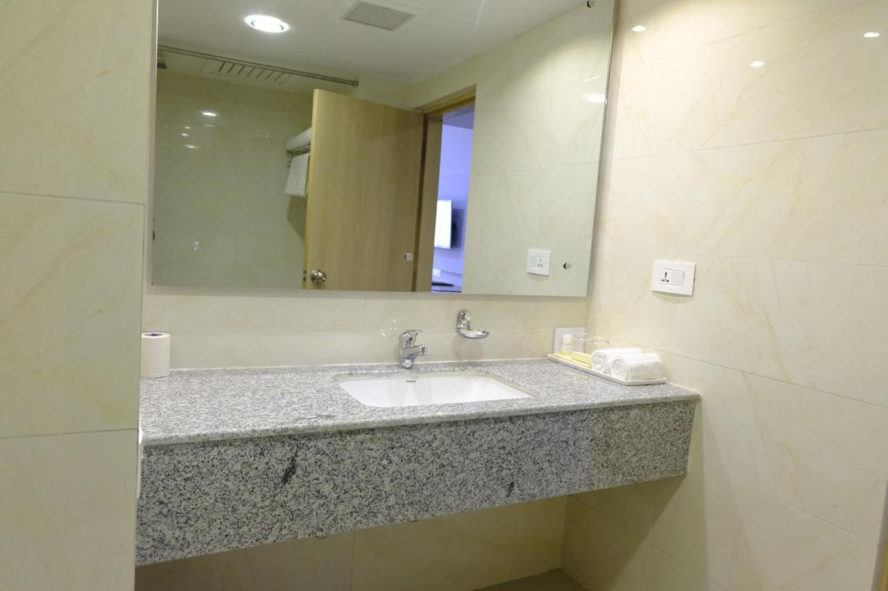 Paklihwa Hotel Nirvana By Luxury International מראה חיצוני תמונה